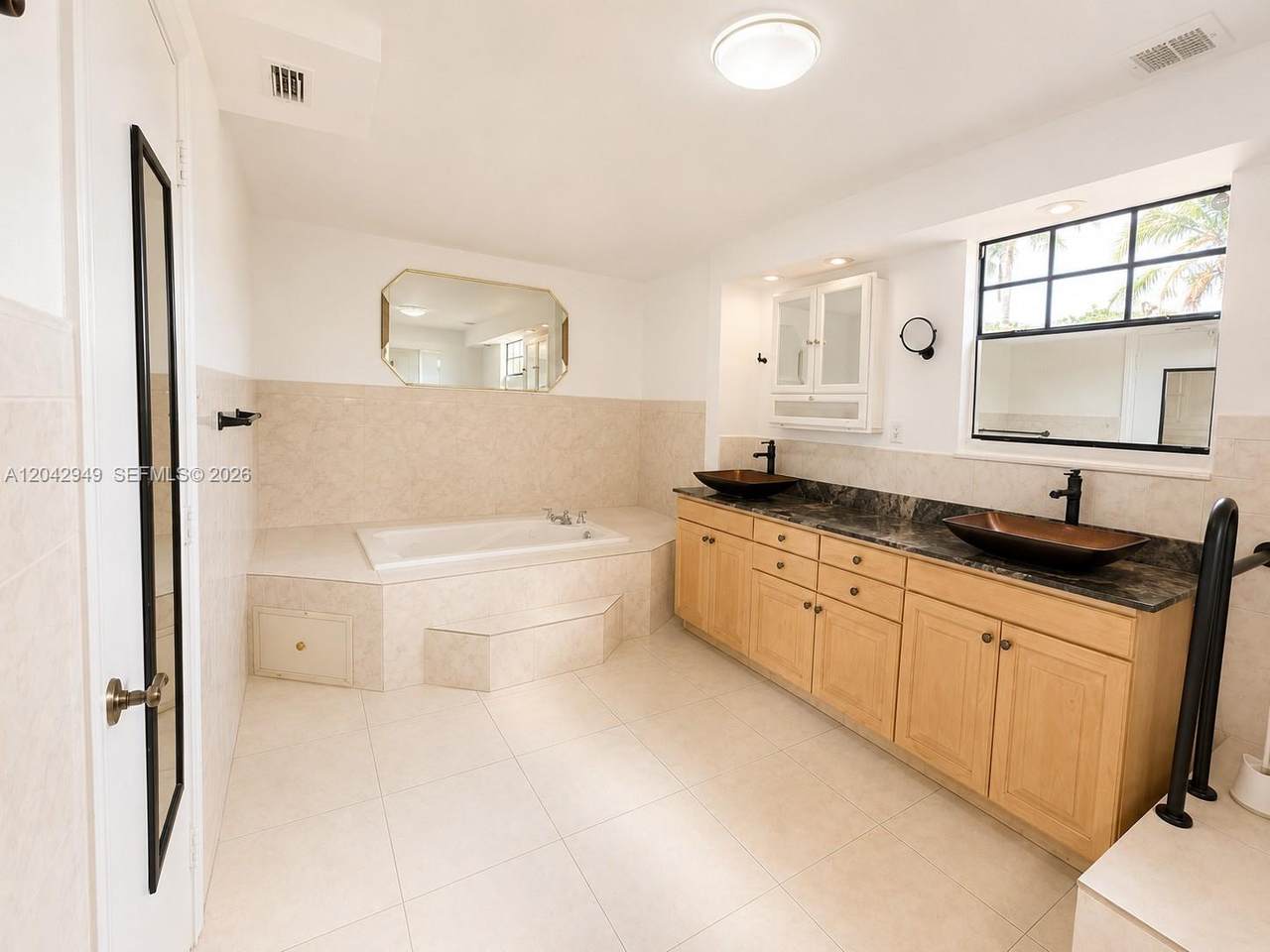https://bt-photos.global.ssl.fastly.net/miami/1280_boomver_1_A12042949-2.jpg