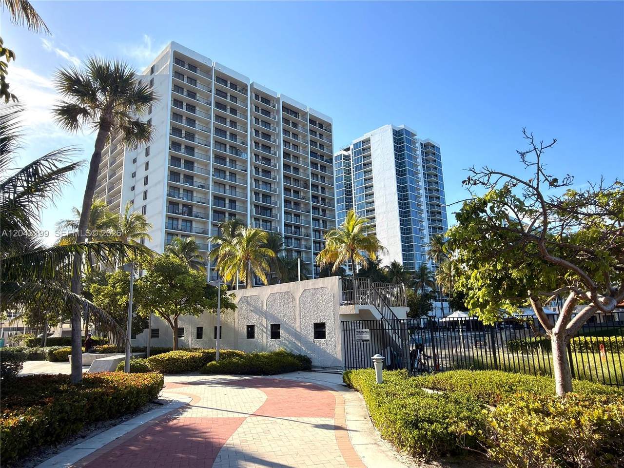 2625 Collins Ave - Photo 1