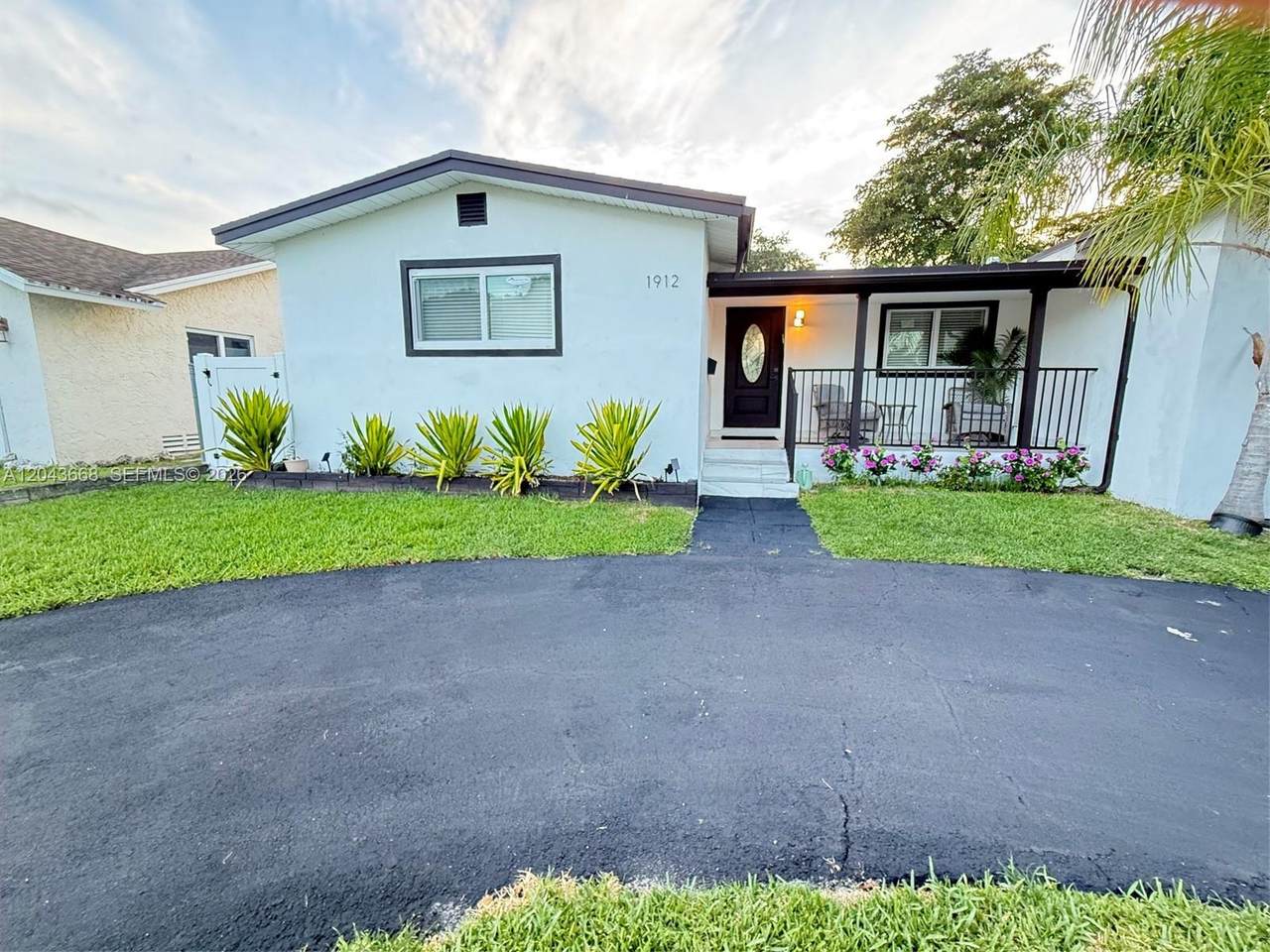 1912 42nd Ave - Photo 1