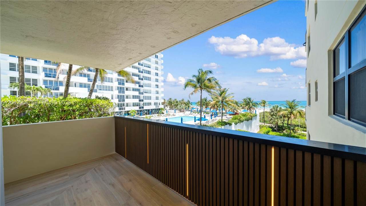 1623 Collins Ave - Photo 1