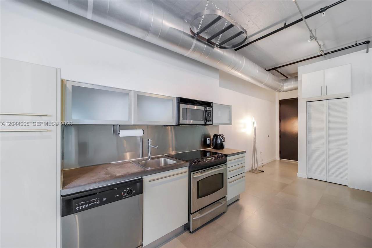 1700 Meridian Ave - Photo 1