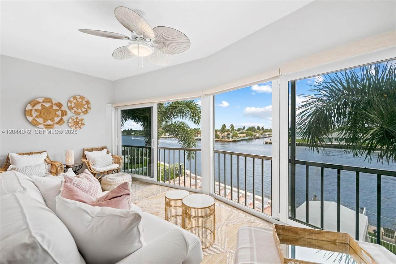711 Riverside Dr - Photo 1