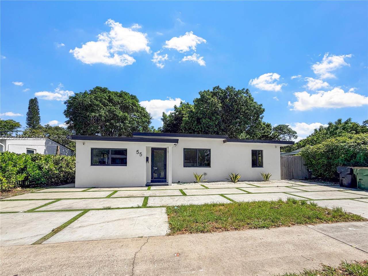55 125th St - Photo 1
