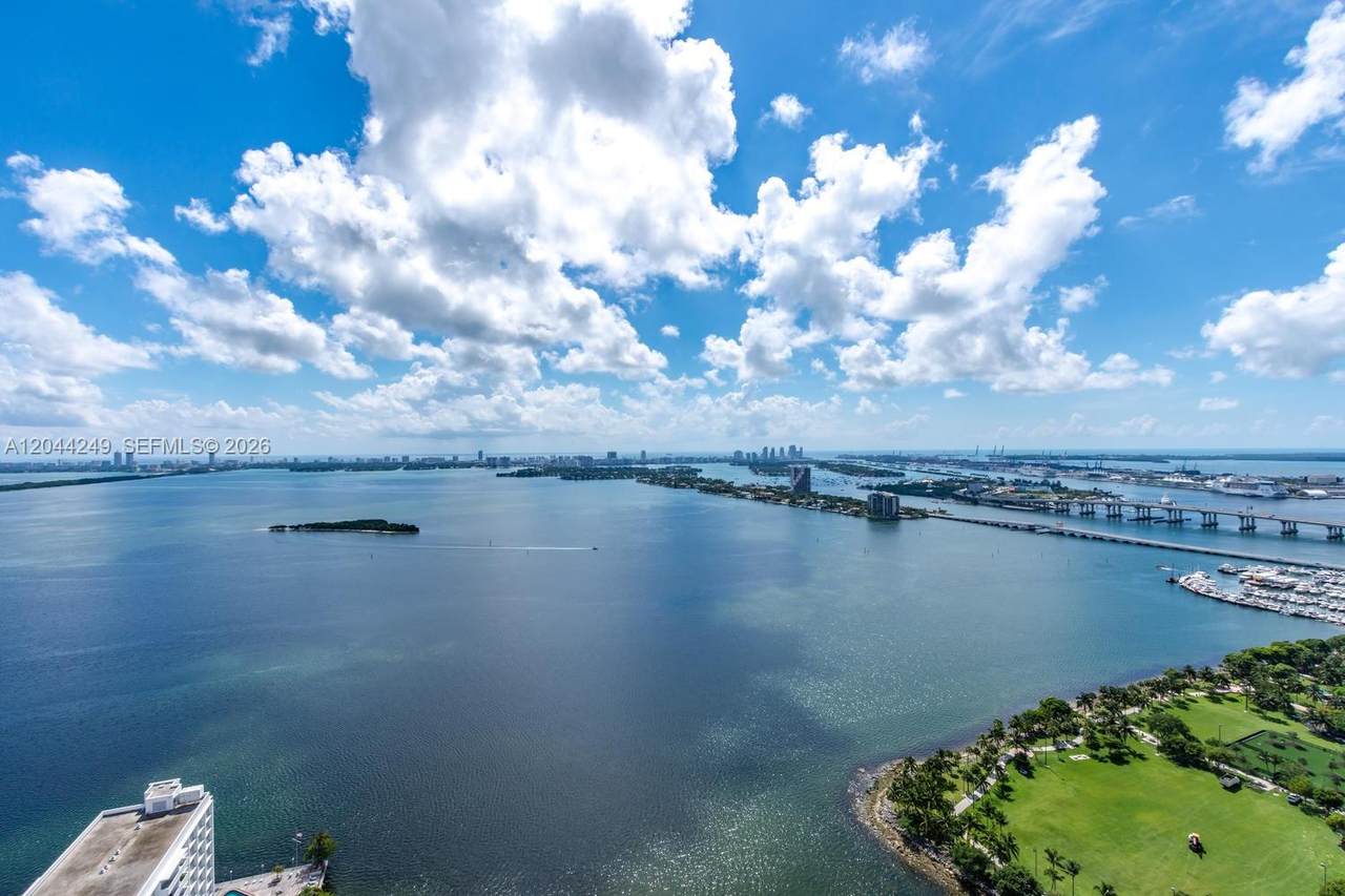 2020 Bayshore Dr - Photo 1