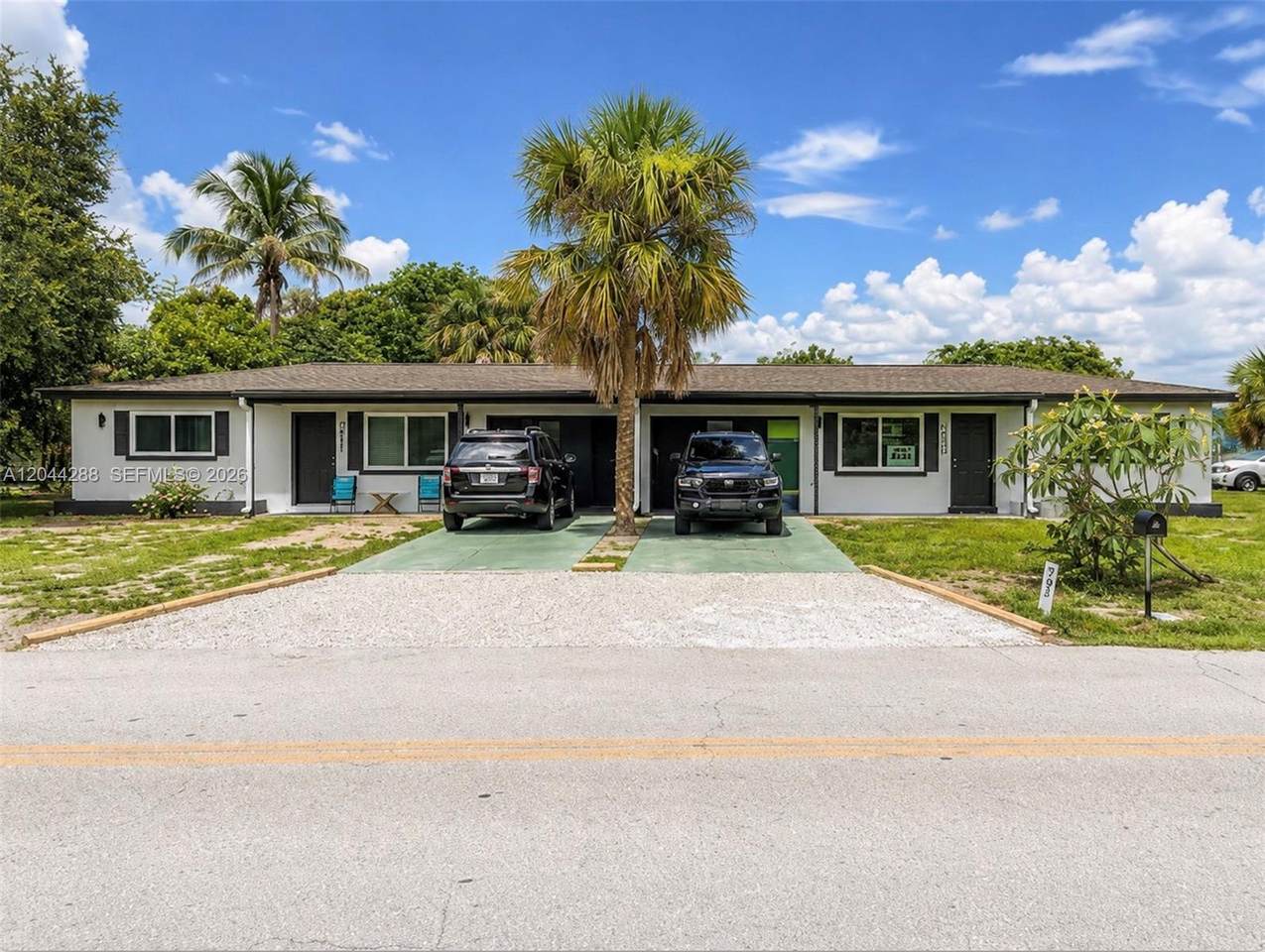 2423 Jeffcott St - Photo 1