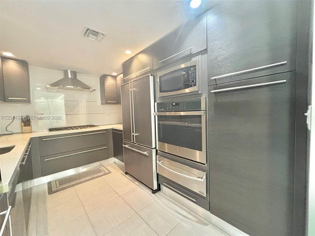 https://bt-photos.global.ssl.fastly.net/miami/1280_boomver_1_A12044348-2.jpg