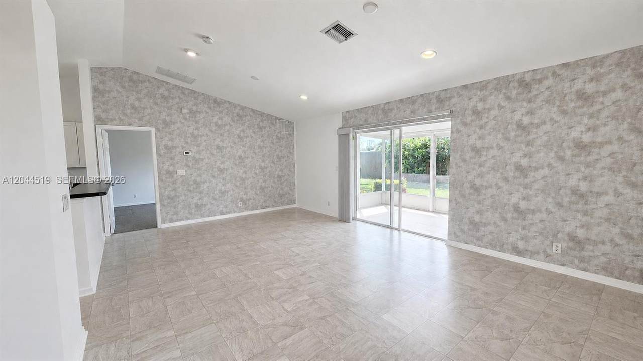 547 High Hawk Cir - Photo 1