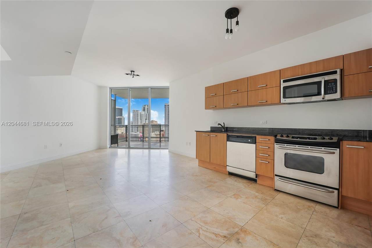 350 Miami Ave - Photo 1