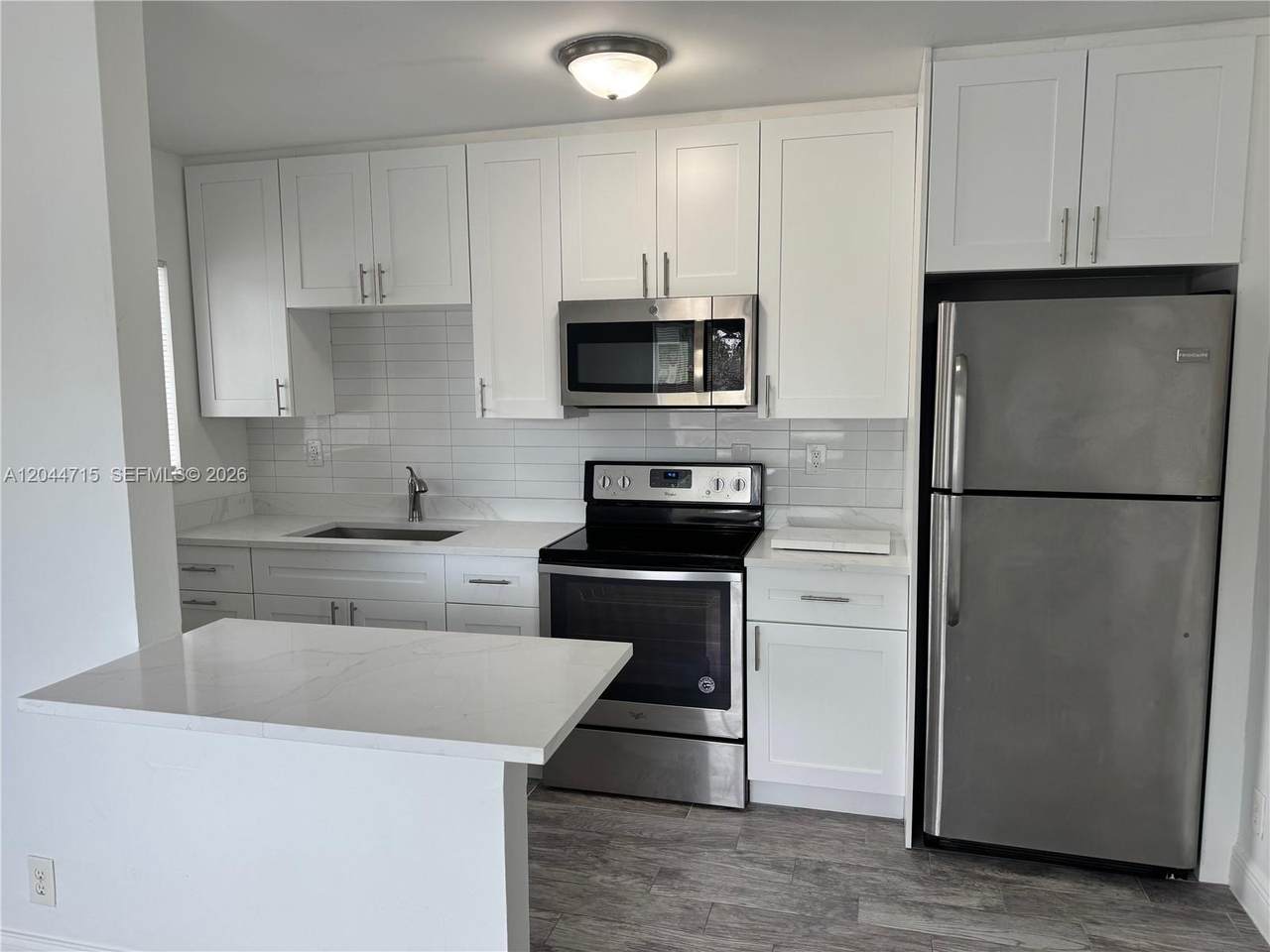 495 43rd Ct - Photo 1