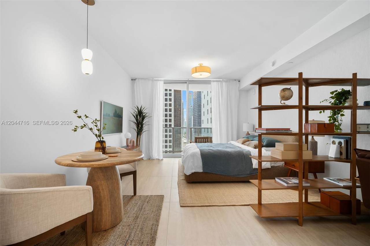 77 5 Street - Photo 1