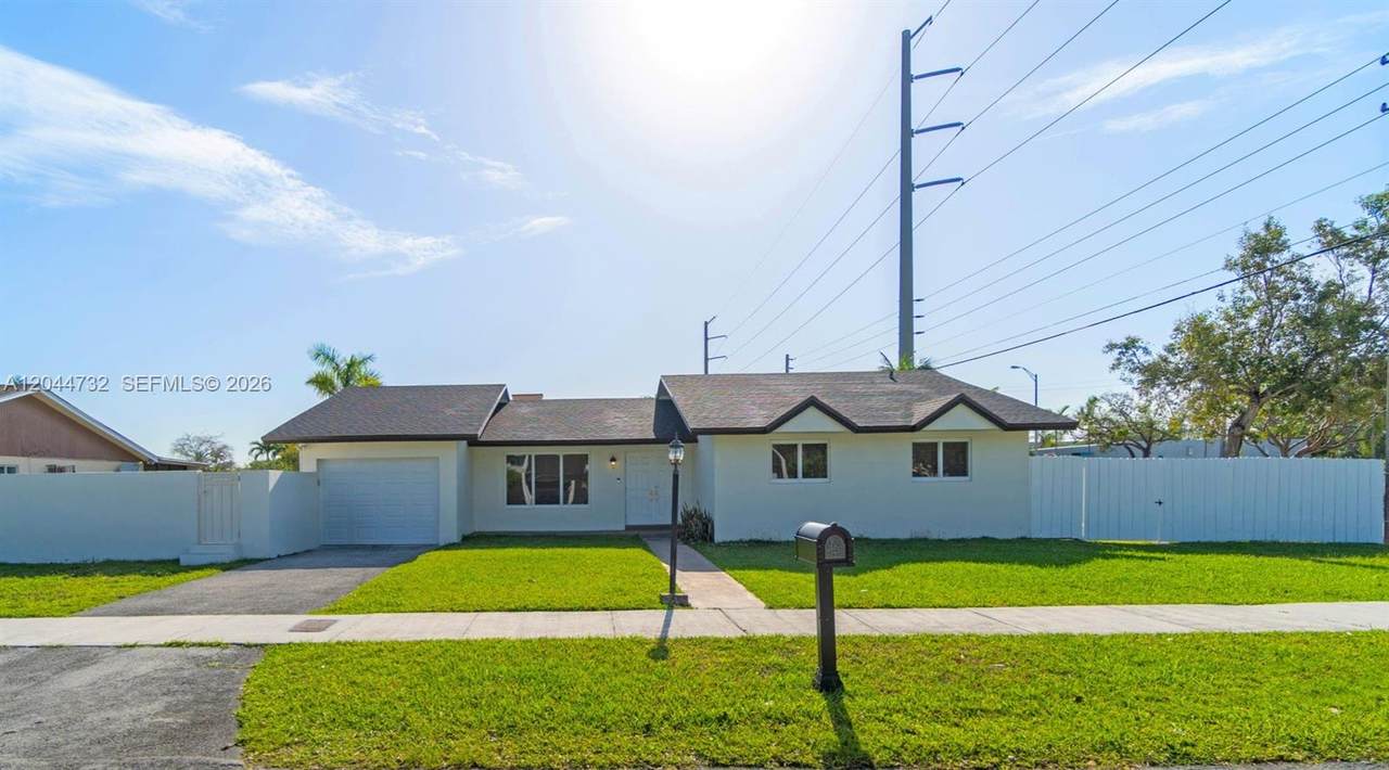 7125 93rd Ct - Photo 1