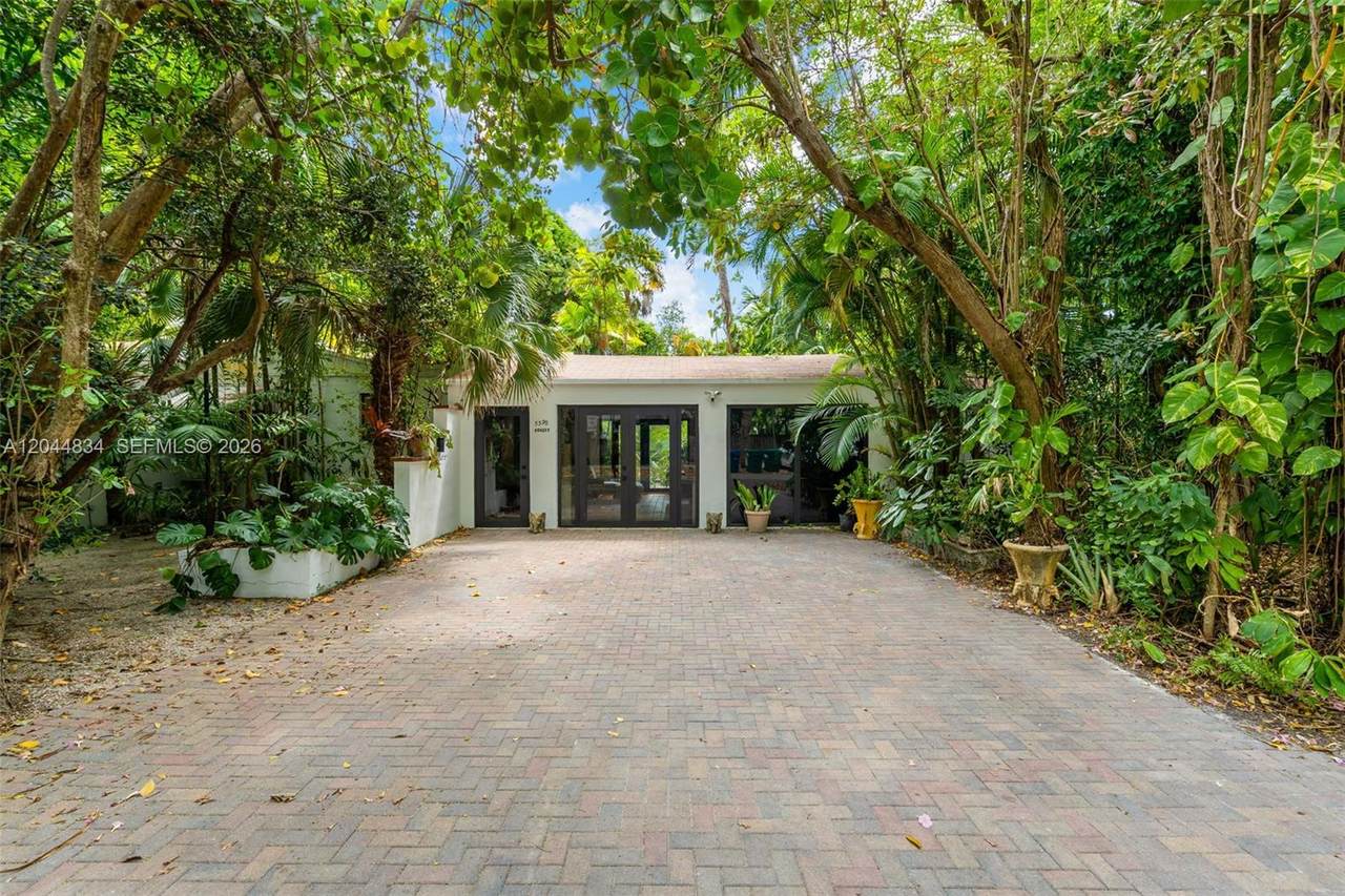 5390 Sunset Dr - Photo 1