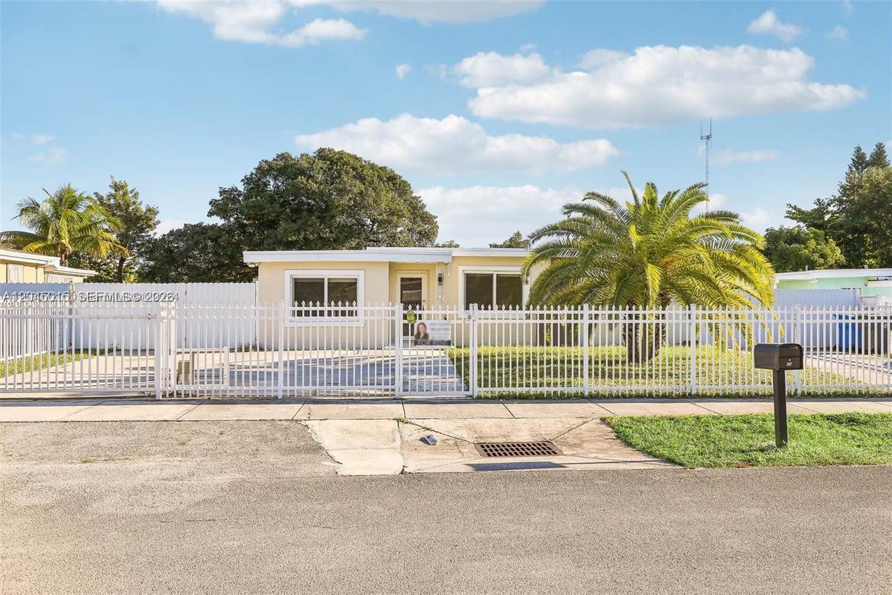 23 Miami Gardens Rd - Photo 1