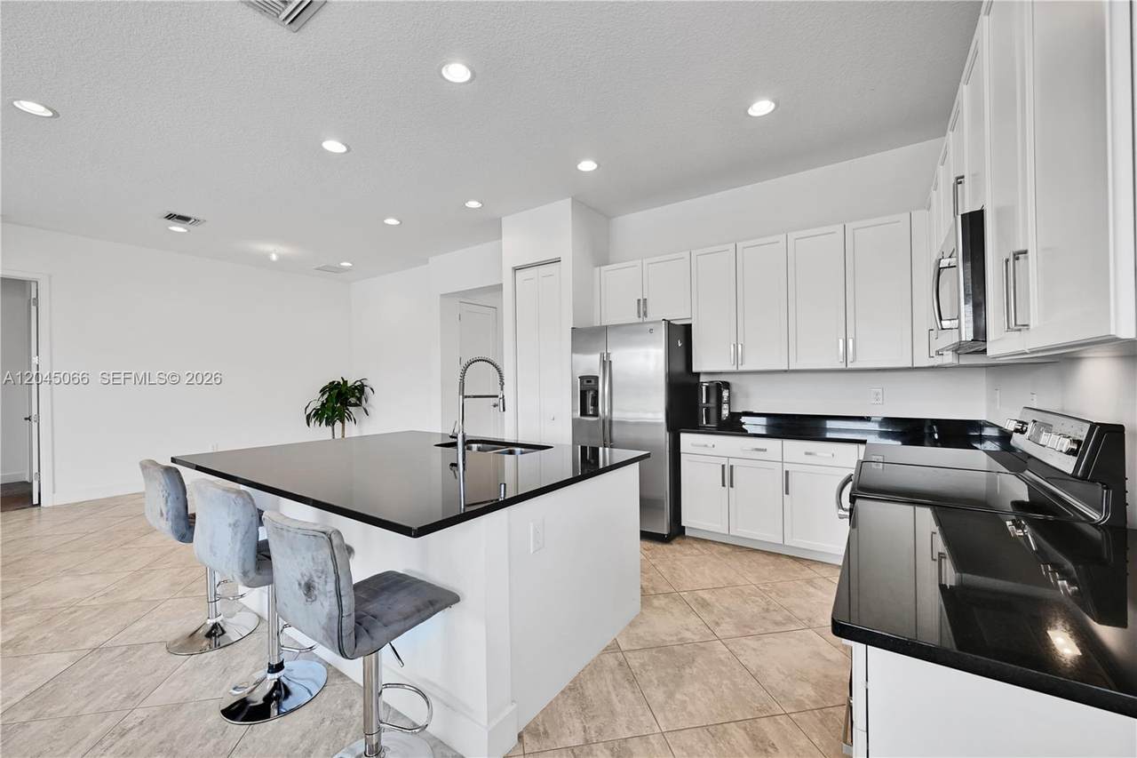 9706 Celtic Sea Ln - Photo 1