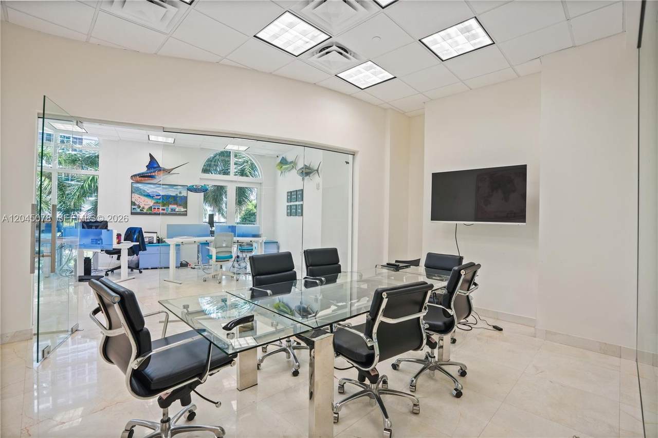 https://bt-photos.global.ssl.fastly.net/miami/1280_boomver_1_A12045078-2.jpg