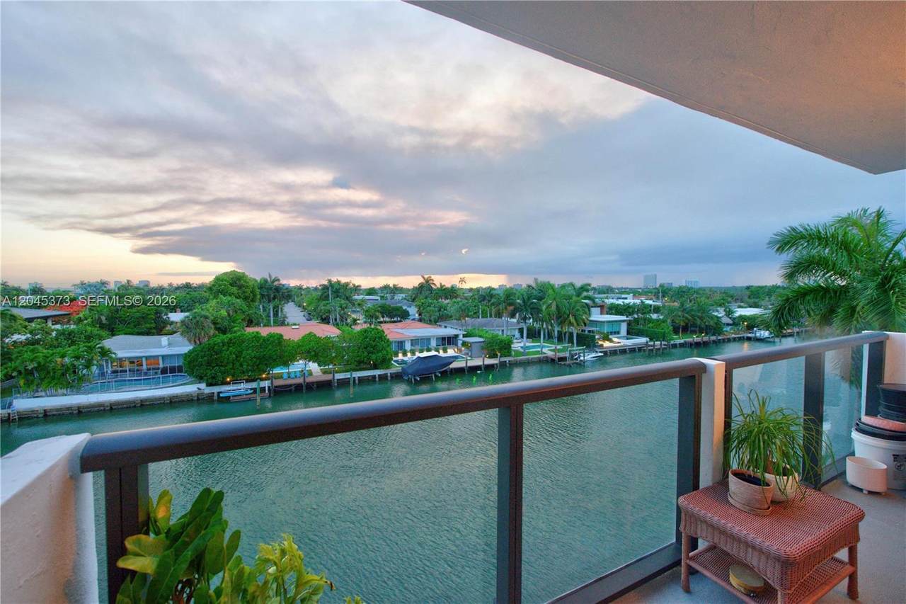 9800 Bay Harbor Dr - Photo 1