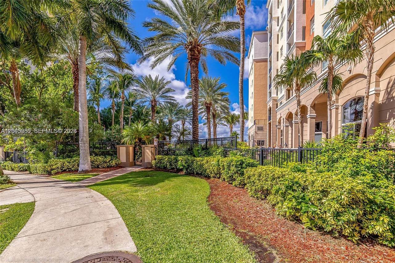 https://bt-photos.global.ssl.fastly.net/miami/1280_boomver_1_A12045385-2.jpg