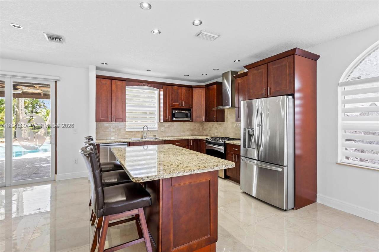 https://bt-photos.global.ssl.fastly.net/miami/1280_boomver_1_A12045394-2.jpg