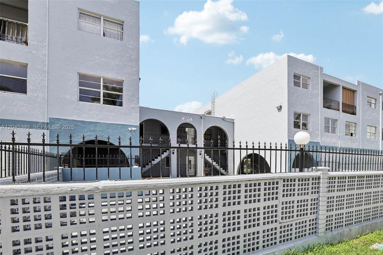 1300 53rd St - Photo 1
