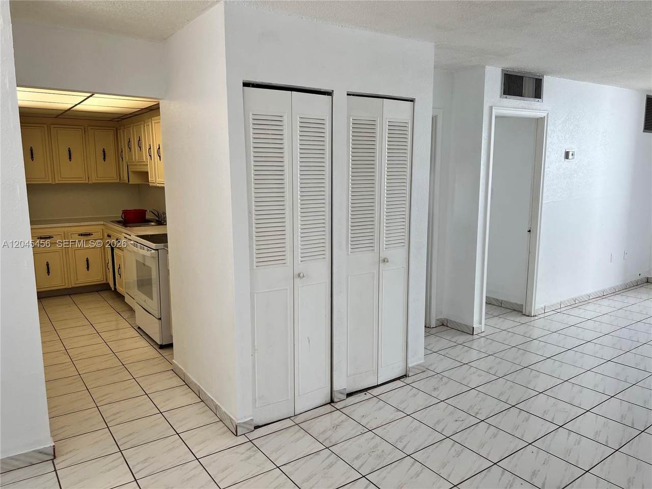 1750 James Ave - Photo 1