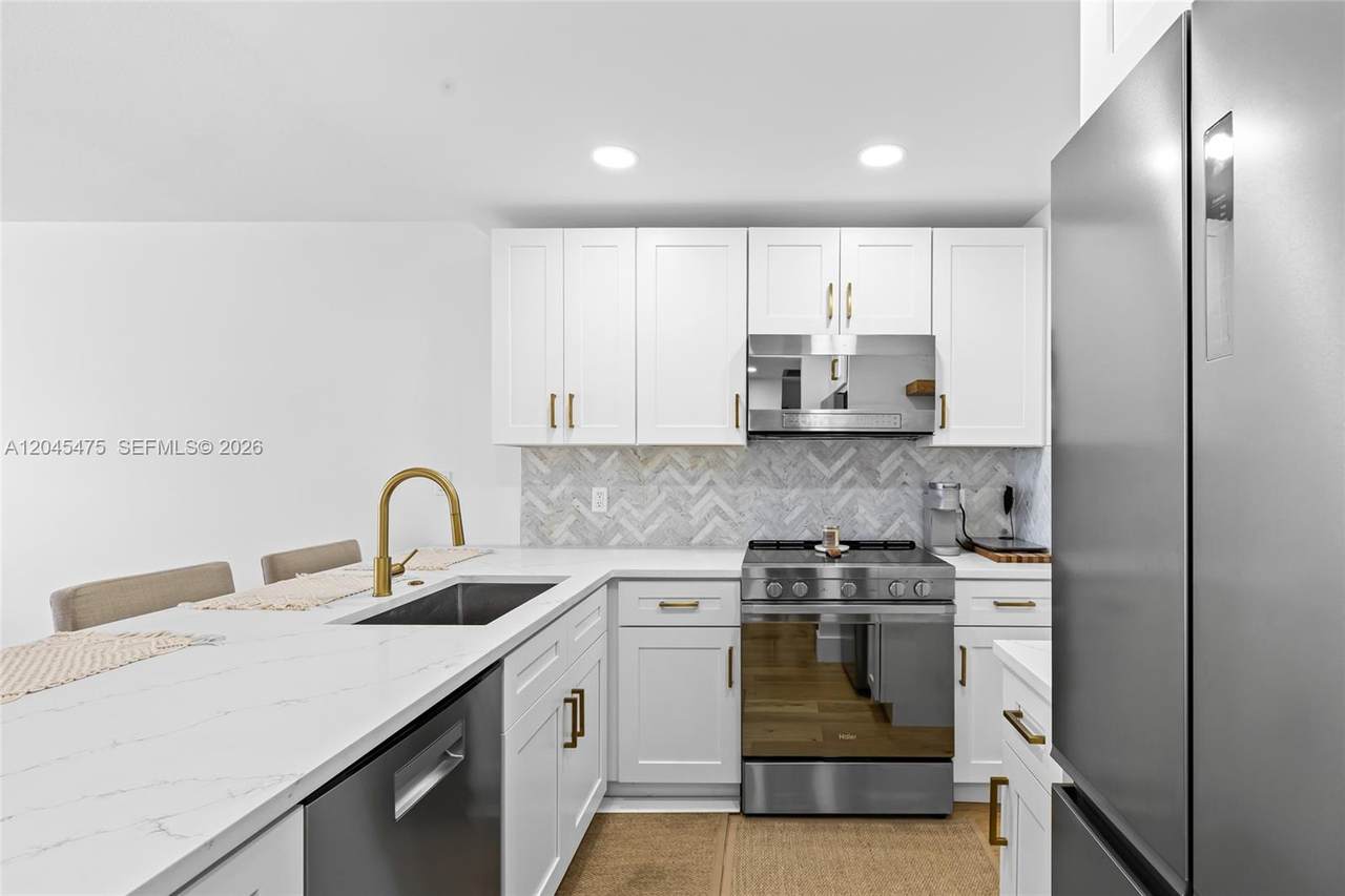 301 Ocean Blvd - Photo 1