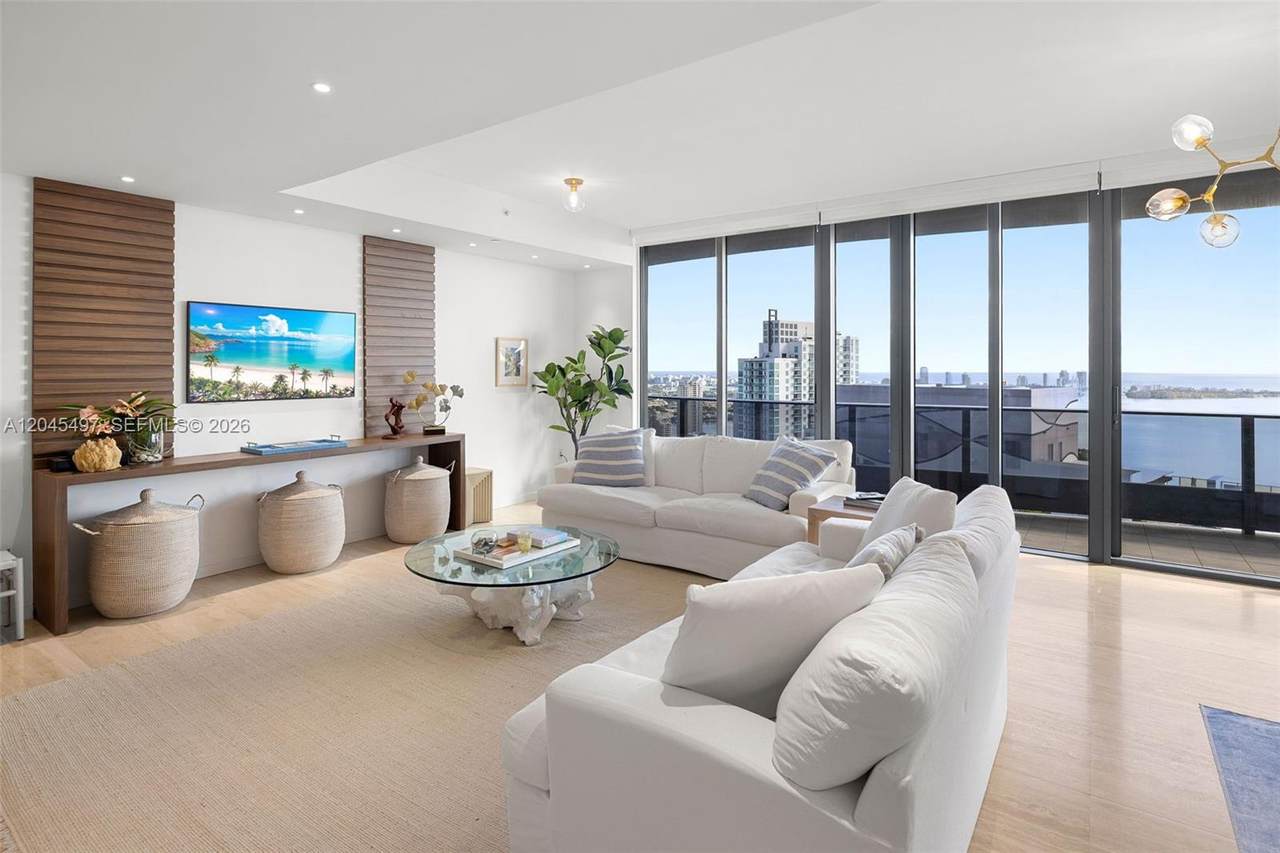 1000 Brickell Plz - Photo 1