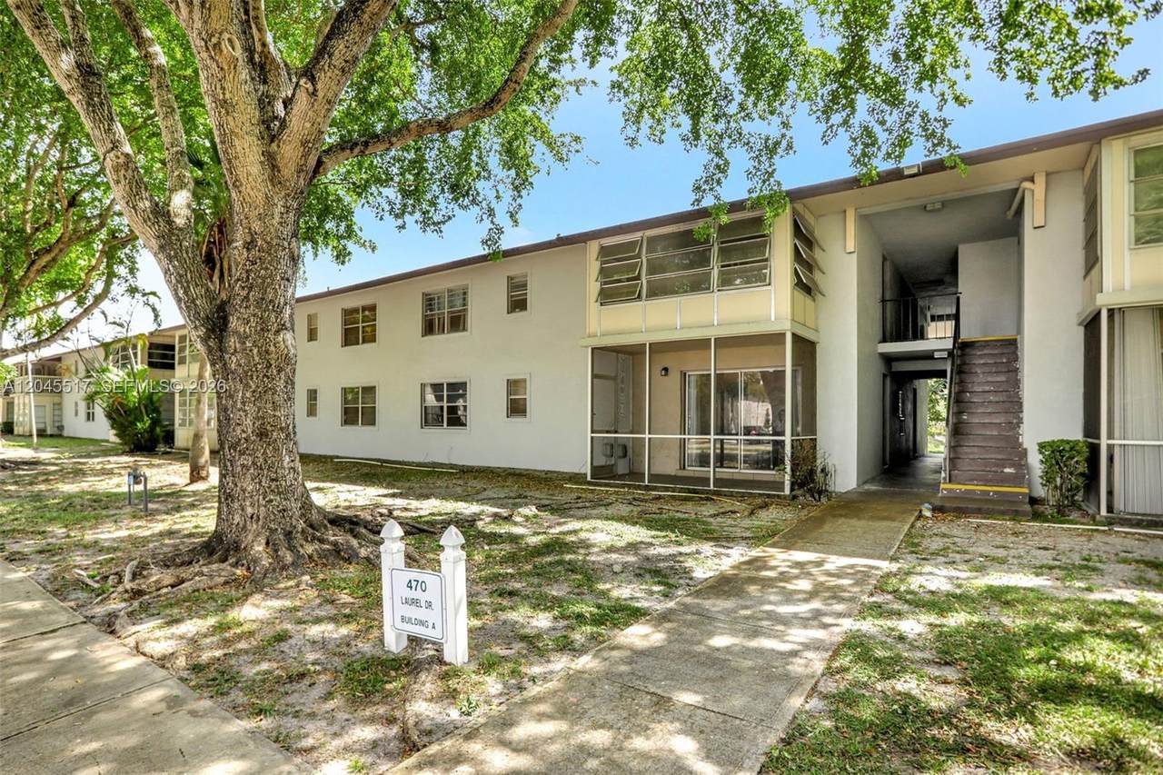 470 Laurel Dr - Photo 1