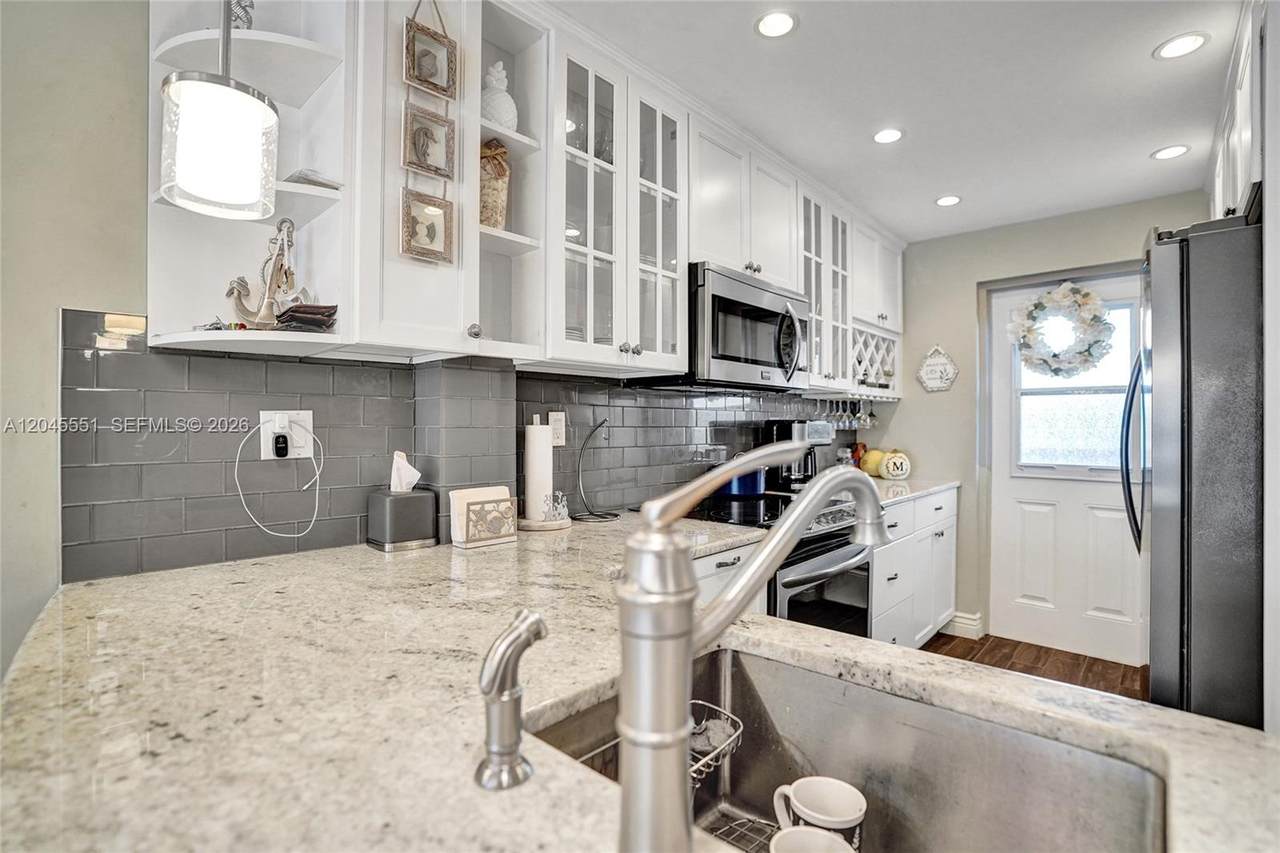 1301 Hillsboro Blvd - Photo 1