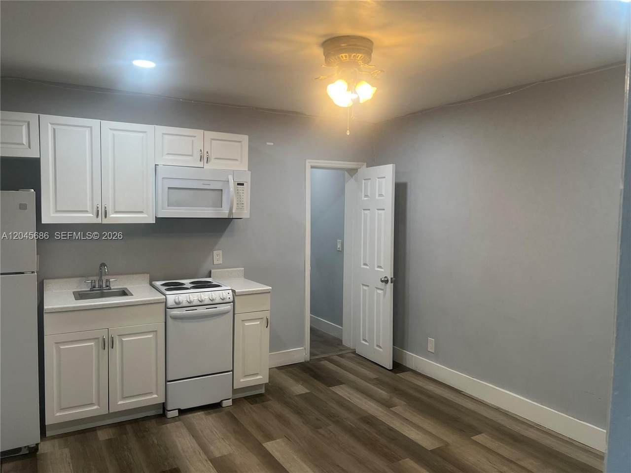 2118 19th Ave - Photo 1