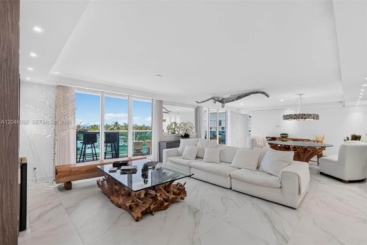 2301 Collins Ave - Photo 1
