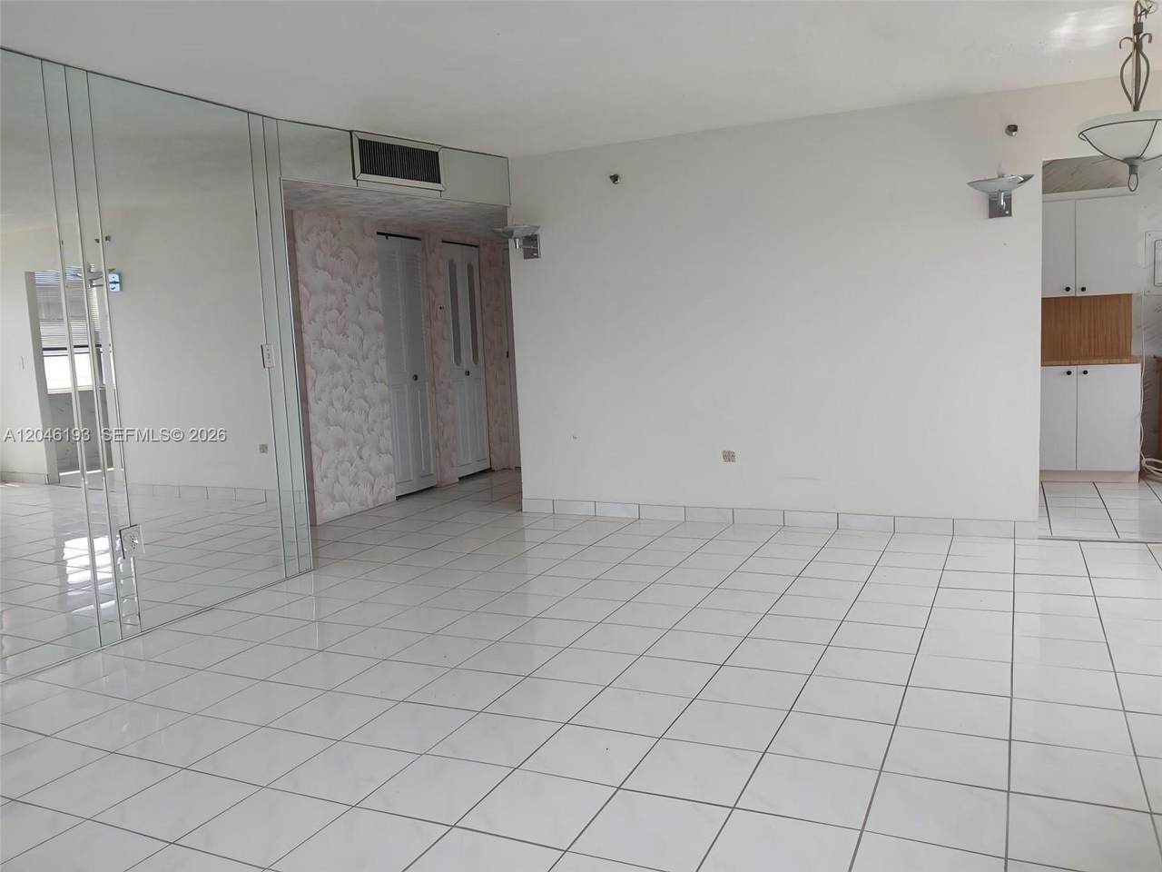 1100 Saint Charles Pl - Photo 1