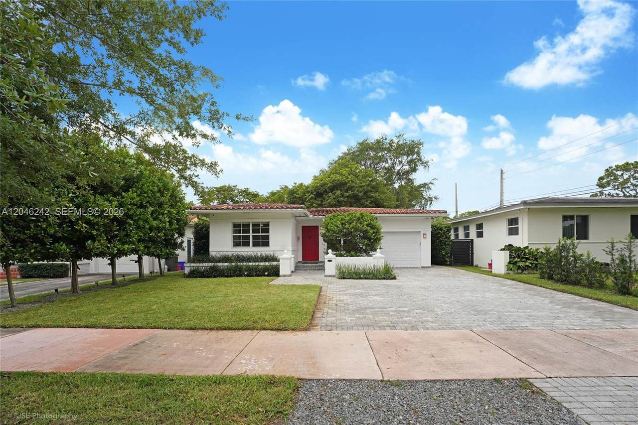 1556 Catalonia Ave - Photo 1