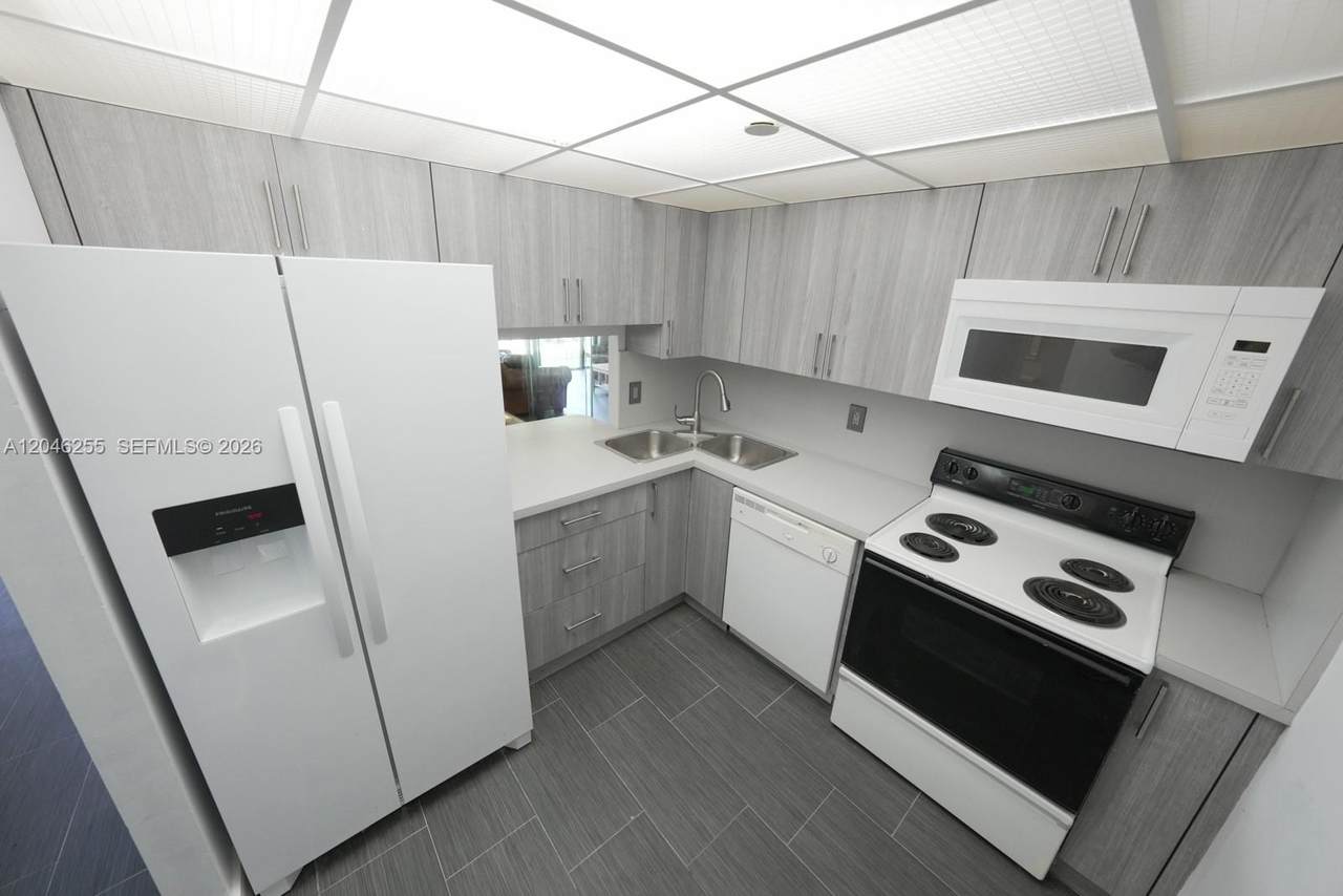 1470 123rd St - Photo 1