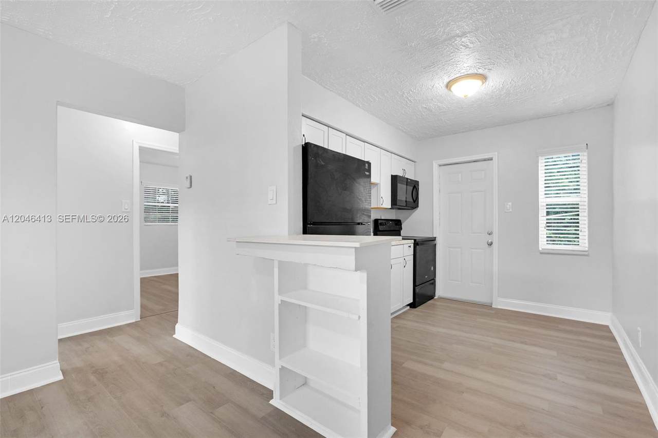 746 4th St - Photo 1