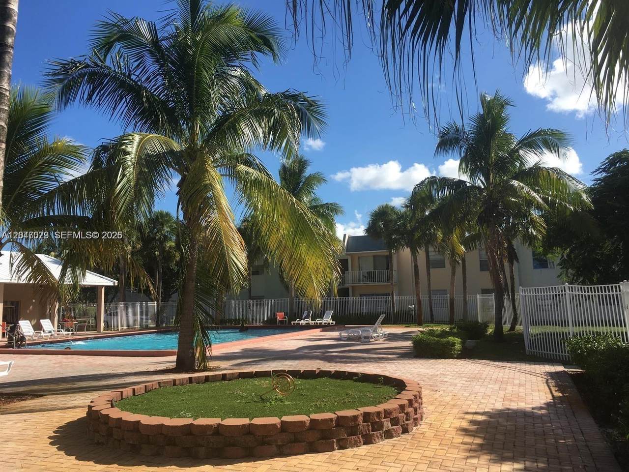 411 Executive Center Dr - Photo 1