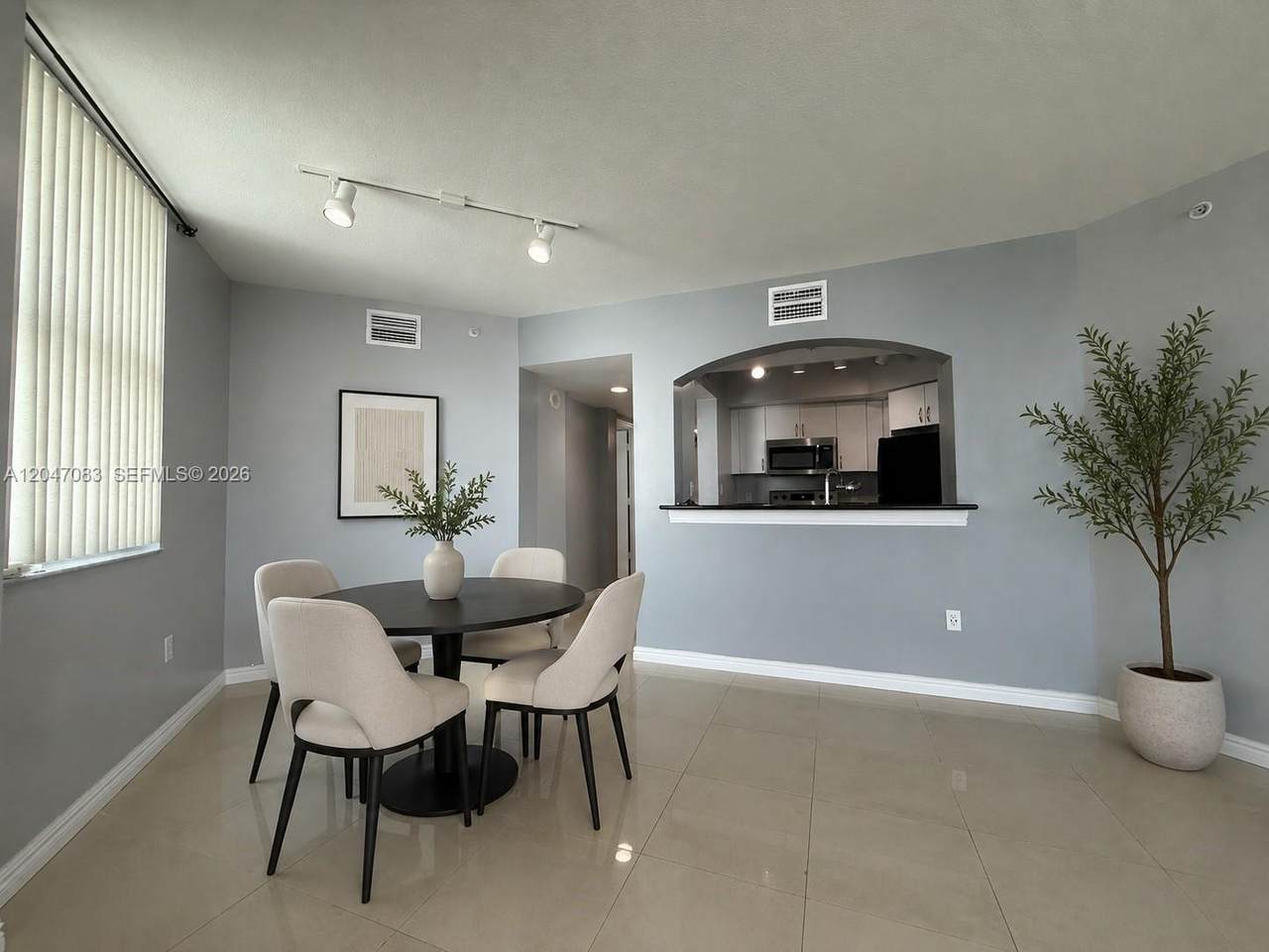 https://bt-photos.global.ssl.fastly.net/miami/1280_boomver_1_A12047083-2.jpg
