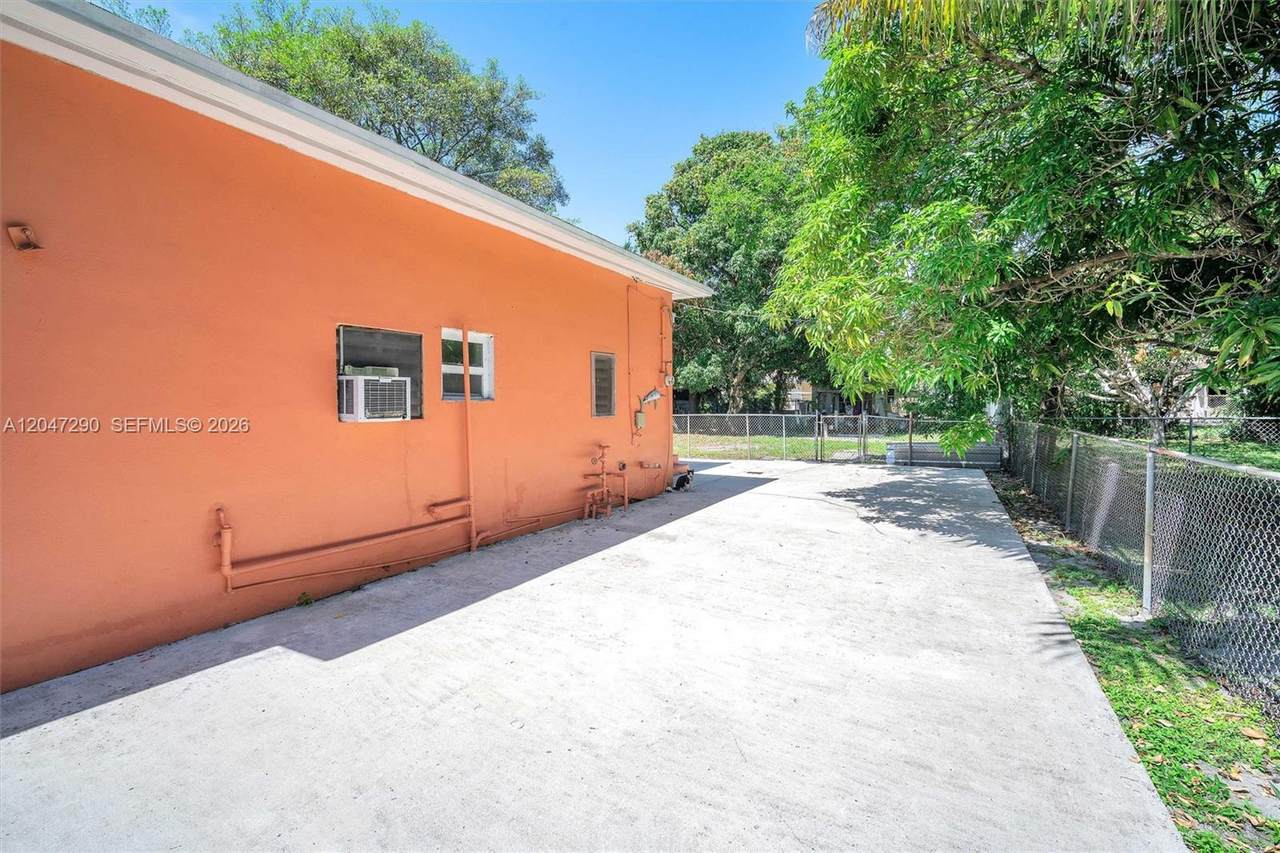 https://bt-photos.global.ssl.fastly.net/miami/1280_boomver_1_A12047290-2.jpg