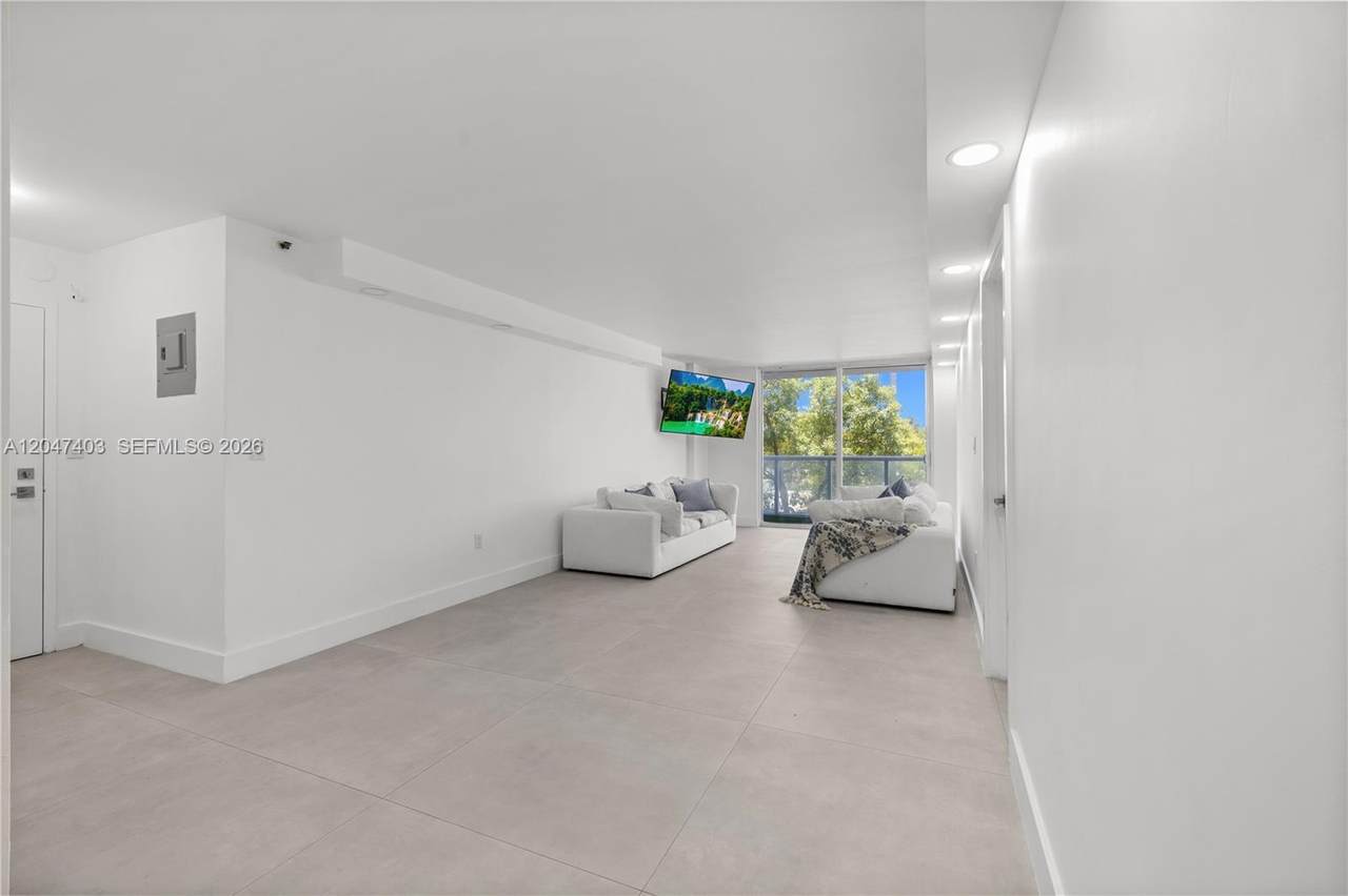 2457 Collins Ave - Photo 1