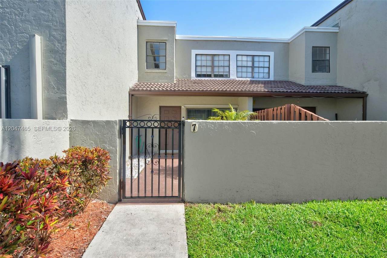 10505 153rd Ct - Photo 1
