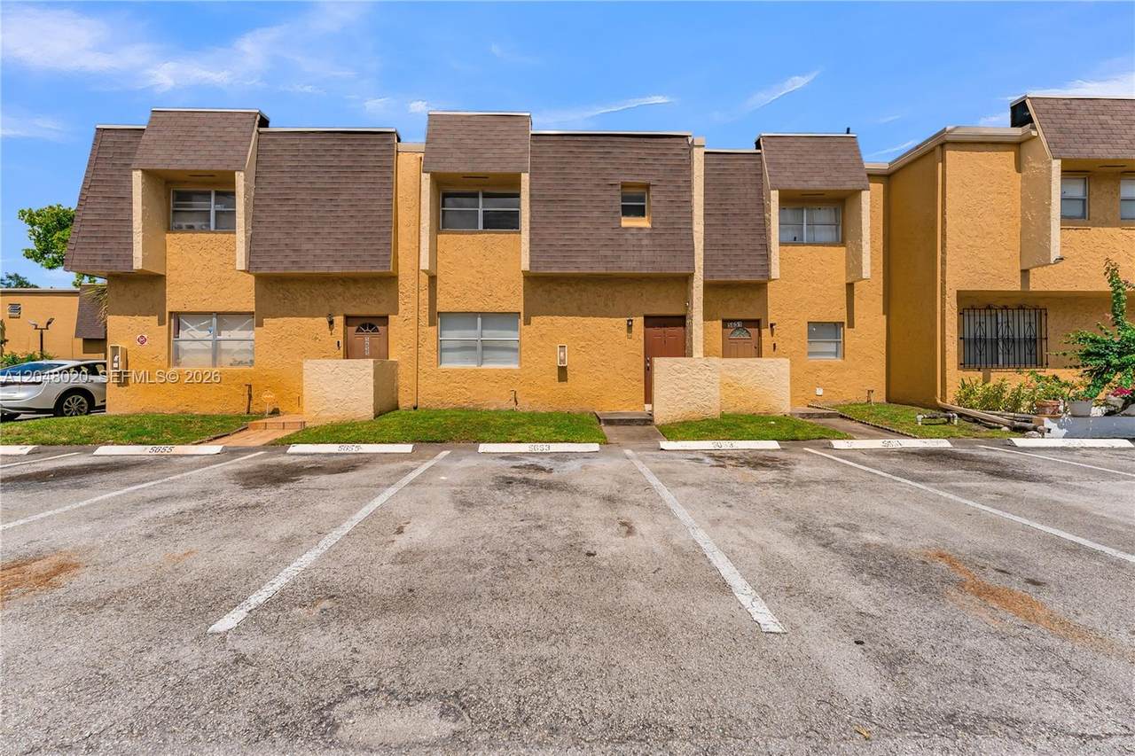 5653 Blueberry Ct - Photo 1