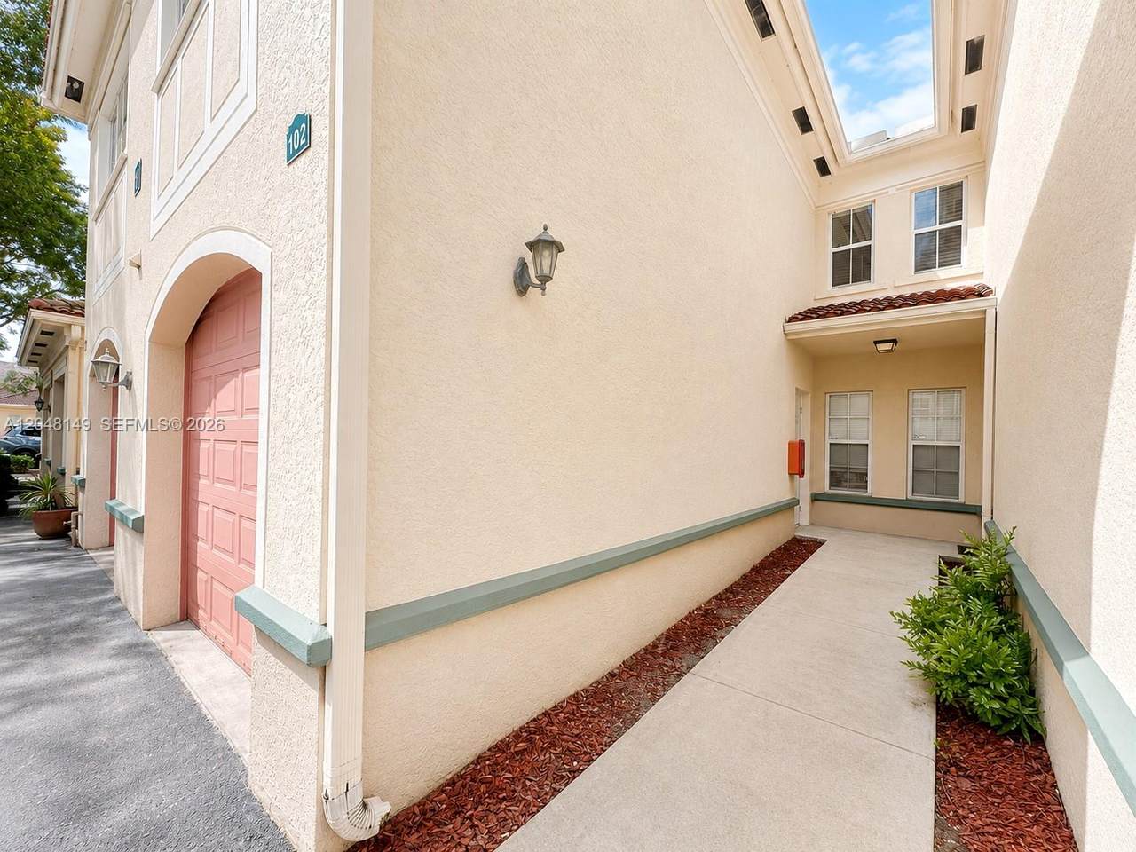 https://bt-photos.global.ssl.fastly.net/miami/1280_boomver_1_A12048149-2.jpg