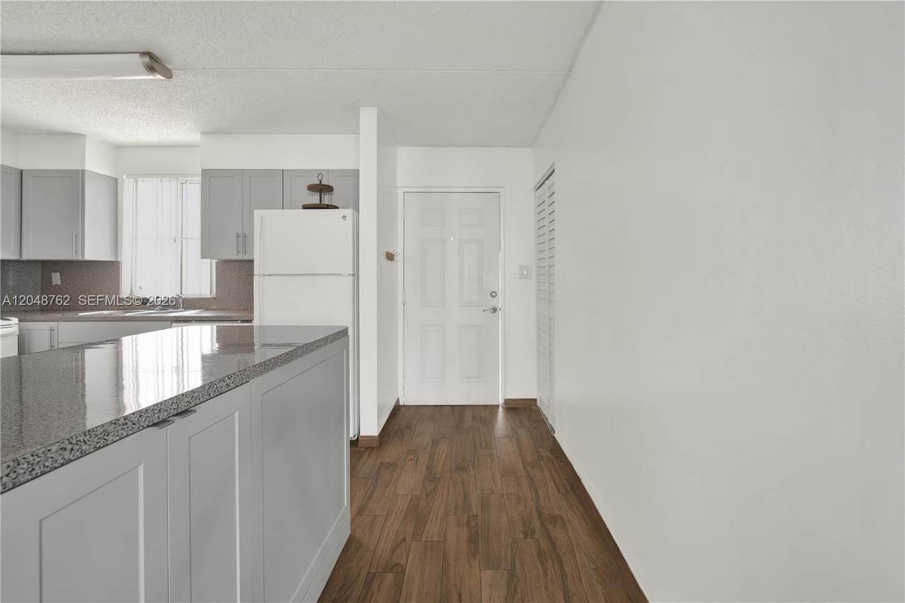 6195 186th St - Photo 1