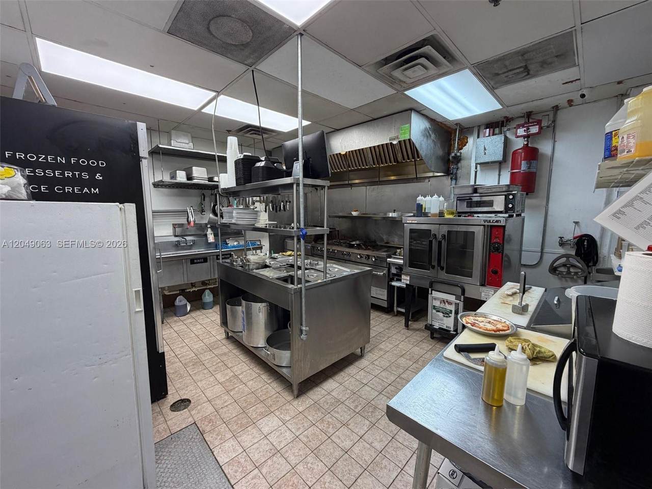 Restaurant space For Lease - Photo 1