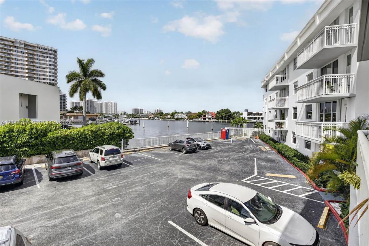 1913 Ocean Dr - Photo 1