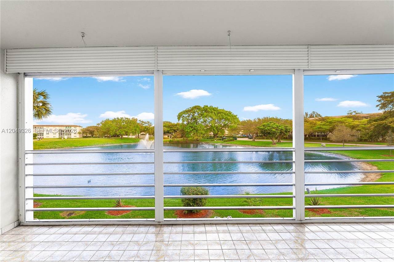 4301 Martinique Cir - Photo 1