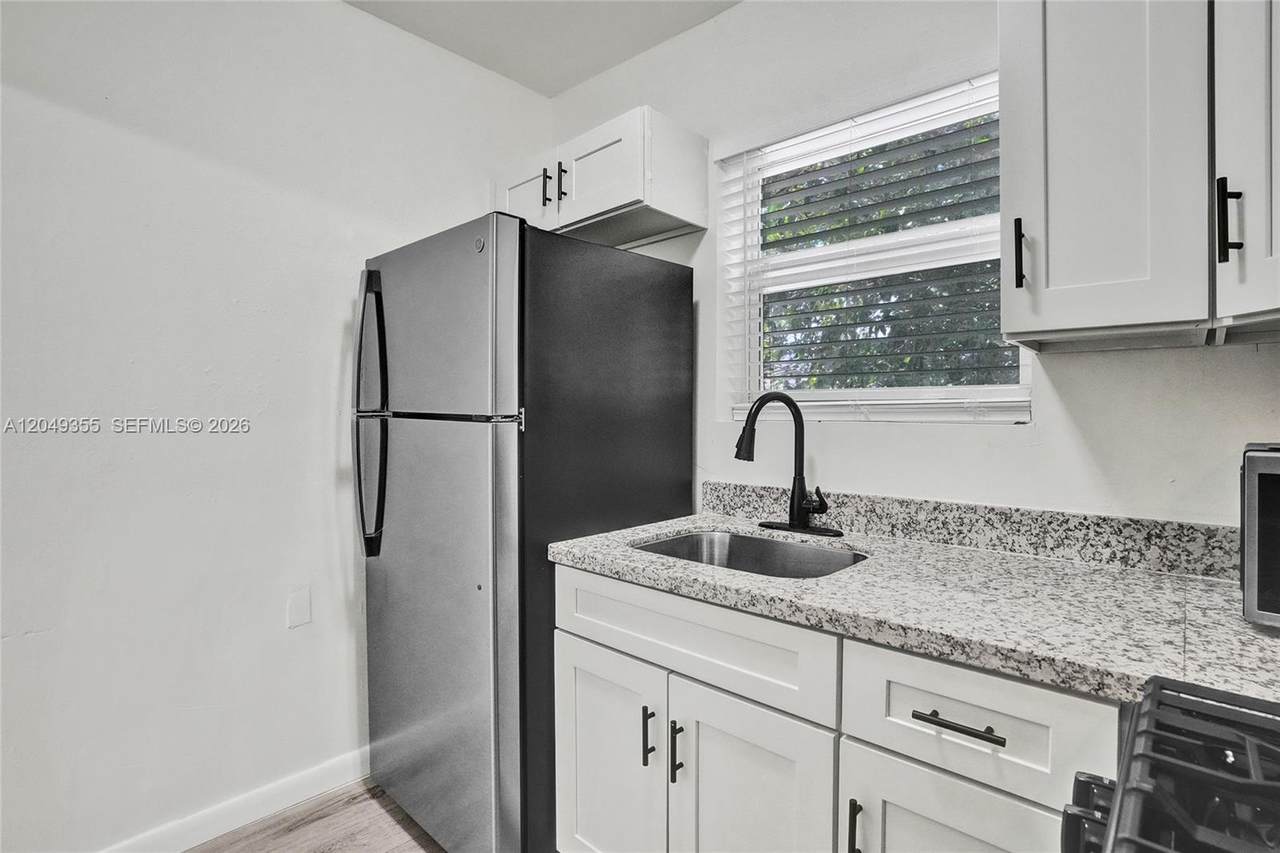 200 13th St - Photo 1