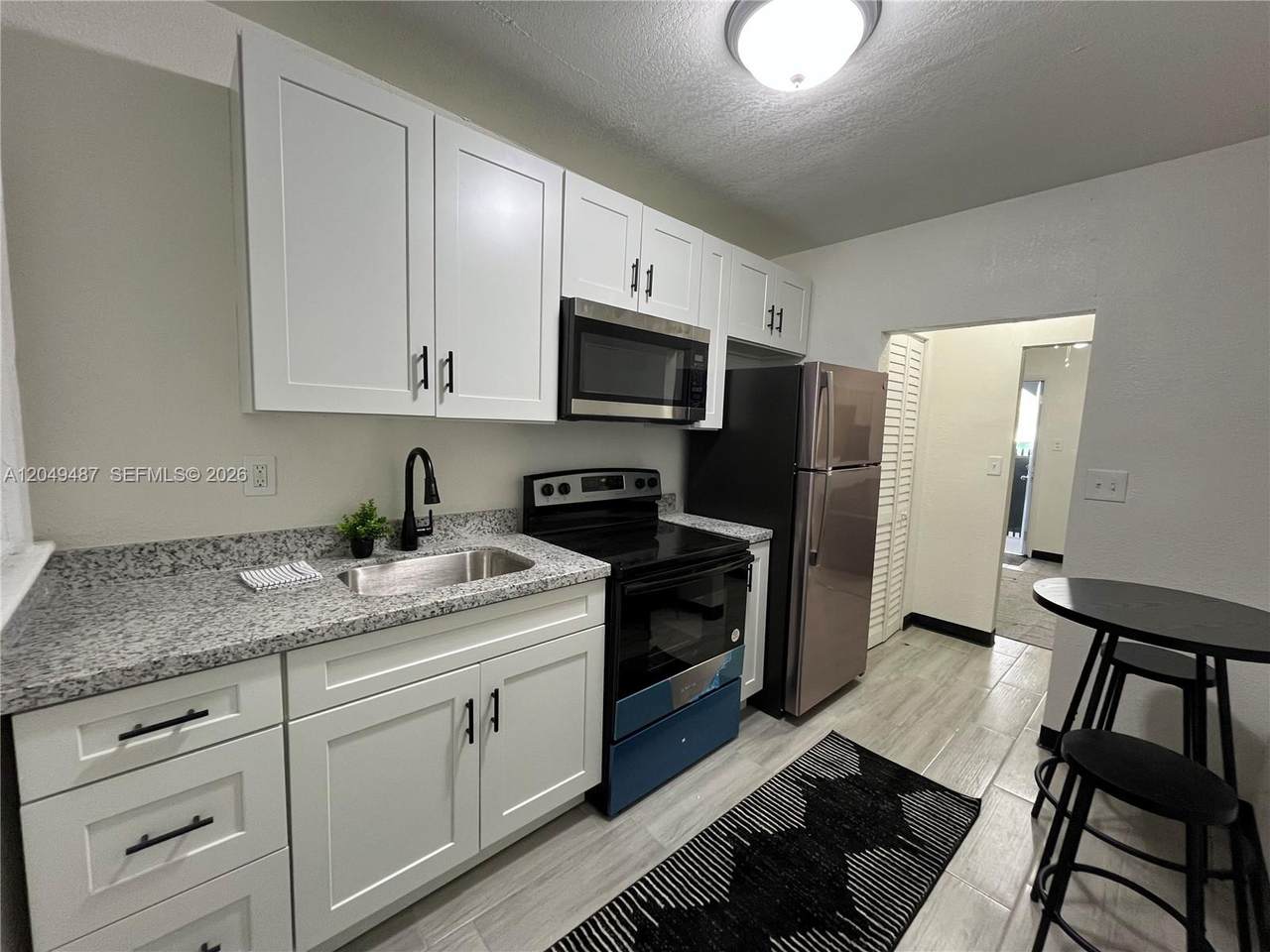 140 13th St - Photo 1