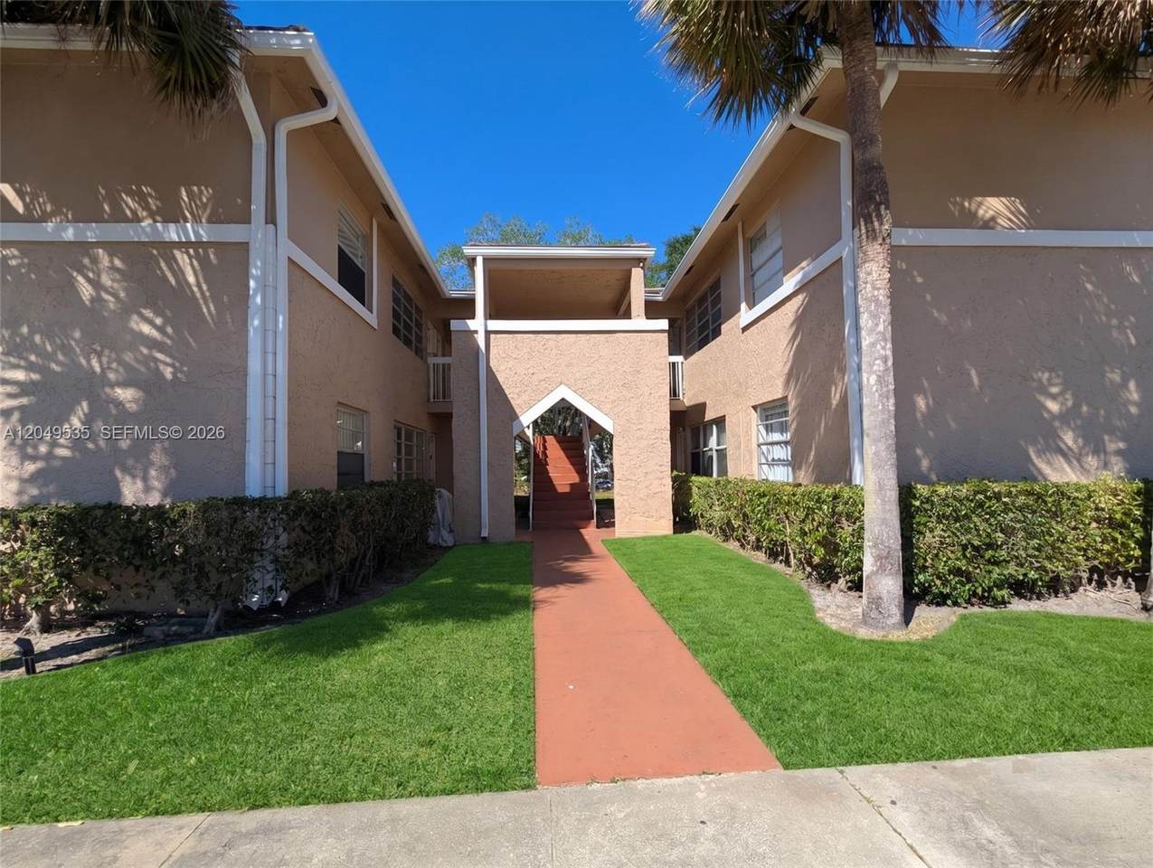 807 Twin Lakes Dr - Photo 1