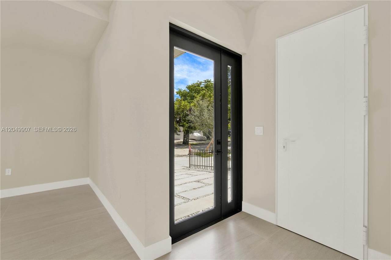 https://bt-photos.global.ssl.fastly.net/miami/1280_boomver_1_A12049907-2.jpg