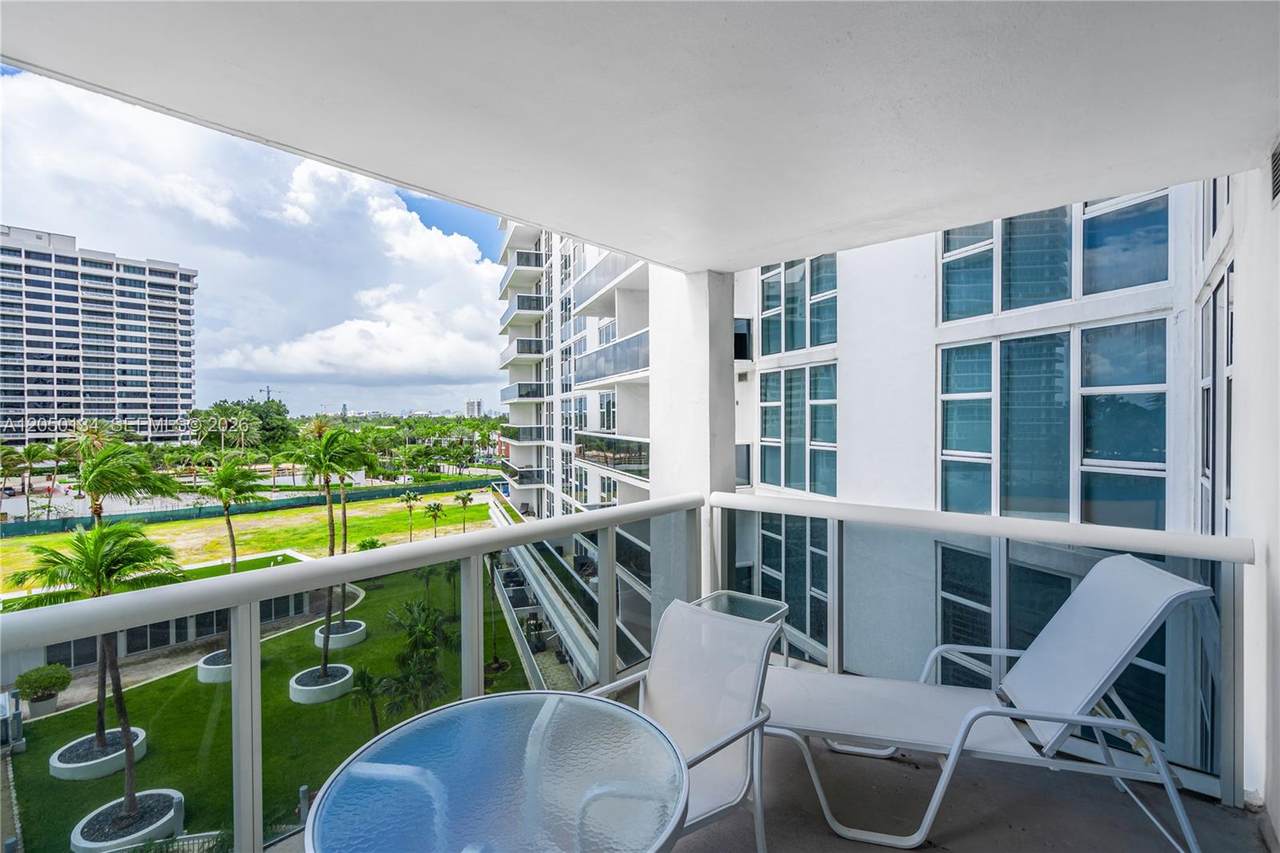 https://bt-photos.global.ssl.fastly.net/miami/1280_boomver_1_A12050134-2.jpg